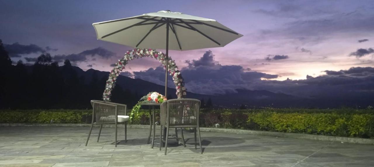 Hotel Medina Del Lago Отавало Экстерьер фото