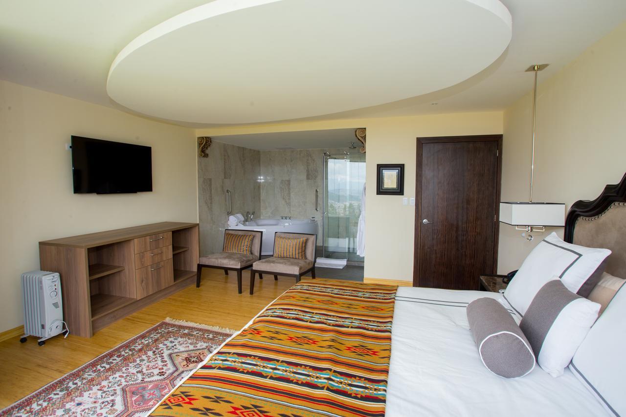 Hotel Medina Del Lago Отавало Экстерьер фото