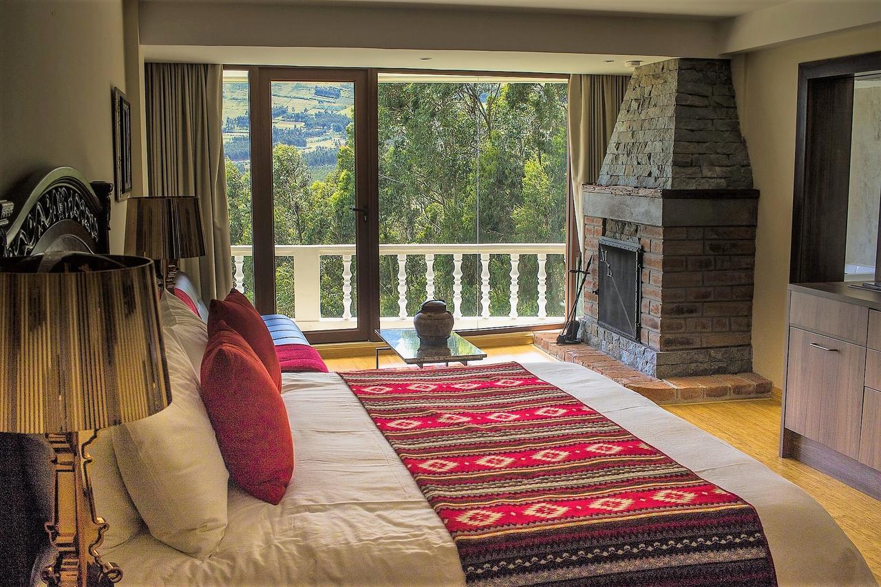 Hotel Medina Del Lago Отавало Экстерьер фото